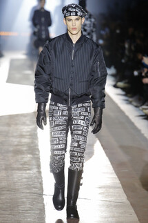 Moschino FALL 2018 MENSWEAR Milan MFW коллекция Moschino осень 2018 мужская неделя моды в Милане Mainstyles